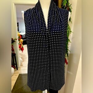 NWOT Banana Republic women’s size 10 sleeveless blouse.hidden buttons